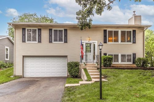 32 Asbury Ln, Cary, IL, 60013-1937 | Card Image