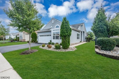 12 Medici Dr, Somerset, NJ, 08873-6038 | Card Image