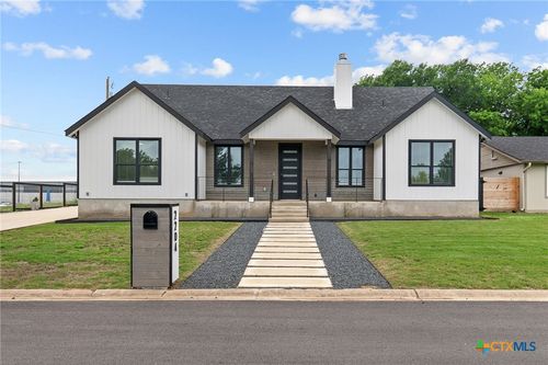 2204 Magnolia Dr, Round Rock, TX, 78664-7529 | Card Image