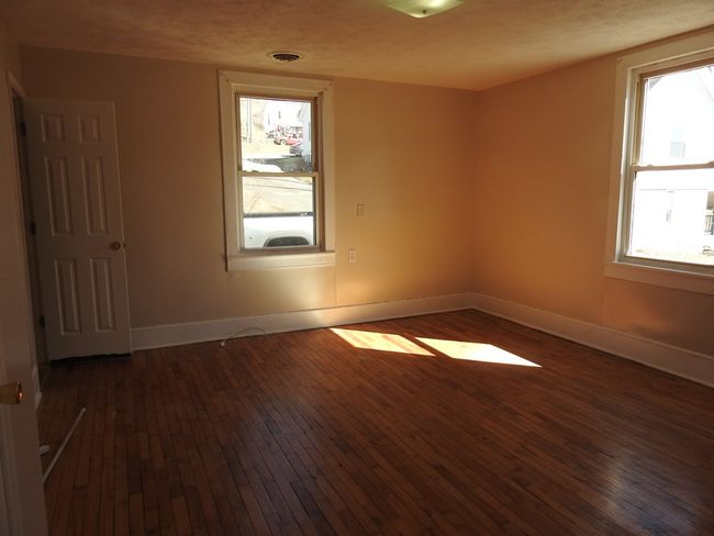 106 S Boss Row, House other with 3 bedrooms, 2 bathrooms and null parking in Fries VA | Image 18