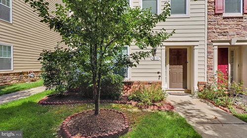 9813 Wood Edge Way, LANHAM, MD, 20706-3299 | Card Image