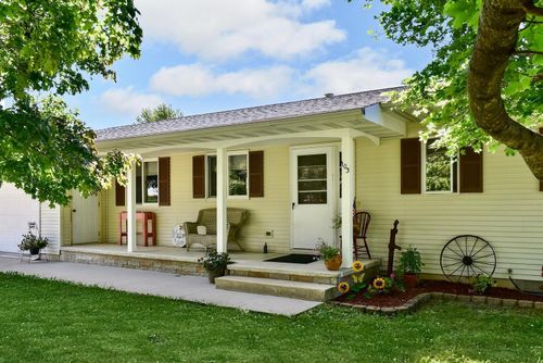 103 N Hagen, Mabel, MN, 55954-3022 | Card Image