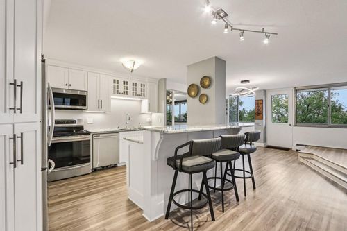 1d-1919 N Summit Avenue, Milwaukee, WI, 53202 | Card Image