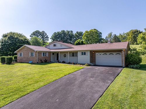 33 Fairview Dr, Lebanon, VA, 24266-3681 | Card Image