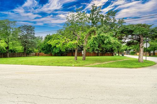 610 E Sanford St, Arlington, TX, 76011-7944 | Card Image