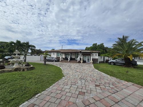 110 W 53rd St, Hialeah, FL, 33012-3753 | Card Image