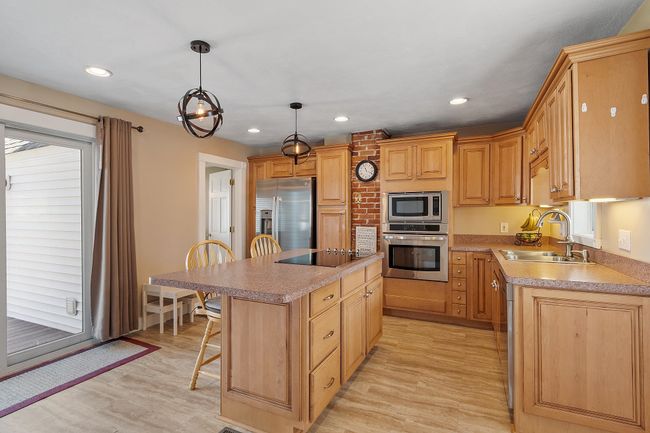 45 Franklin St, House other with 3 bedrooms, 2 bathrooms and null parking in Derry NH | Image 6