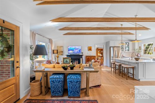 112 Pearson Dr, Asheville, NC, 28801-1642 | Card Image