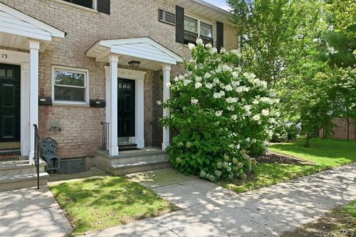 103a-82-75 Langdale St, New Hyde Park, NY, 11040-1820 | Card Image