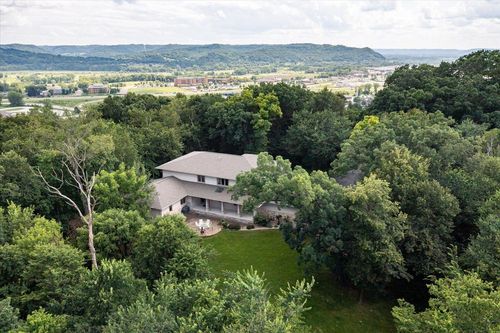 3031 Wild Rose Lane, Onalaska, WI, 54650 | Card Image