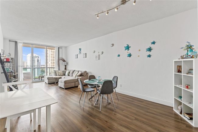 7 - 19390 Collins Ave, Condo with 2 bedrooms, 2 bathrooms and null parking in Sunny Isles Beach FL | Image 9