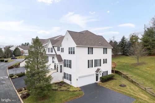 706-706 Whispering Brooke Dr, NEWTOWN SQUARE, PA, 19073-2750 | Card Image