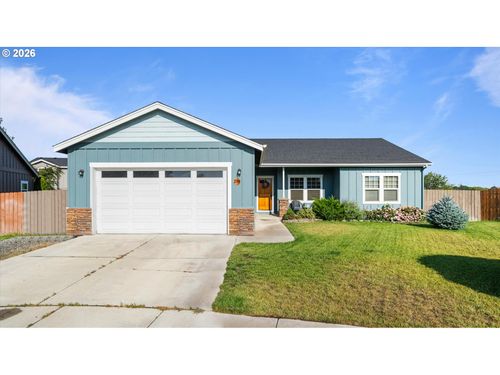 379 Nw Crestview Ct, Hermiston, OR, 97838-1455 | Card Image