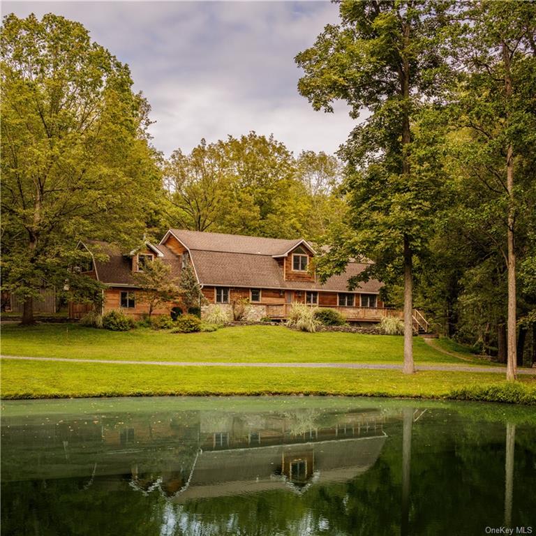 Pumpkin Ln, Clinton Corners, NY 12514