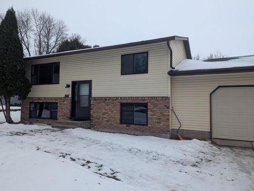 2408 21st Ave Sw, Willmar, MN, 56201-4916 | Card Image