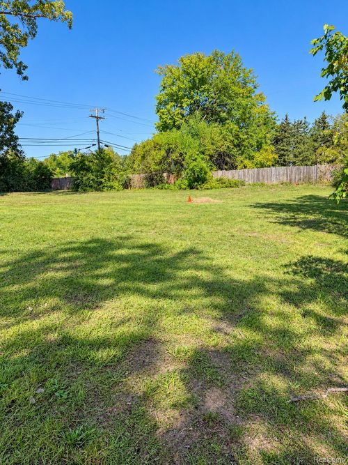 23846 Lillian Street, Brownstown Charter Township, MI, 48183 | Card Image
