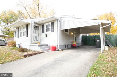 8 Vicar Ln, NEW CASTLE, DE, 19720-2342 | Card Image