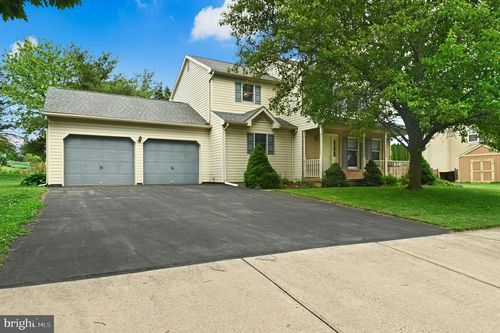 4245 Alder Rd, Bethlehem, PA, 18020-7841 | Card Image