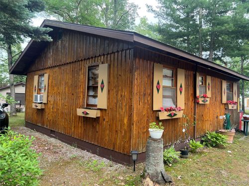 1743 Kendall St, National City, MI, 48748-9674 | Card Image