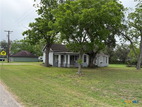 239 W High St, Goliad, TX, 77963-3994 | Card Image