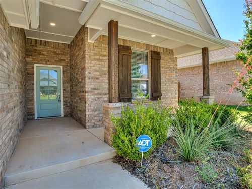 800 Bison Crossing Drive, Yukon, OK, 73099 | Card Image