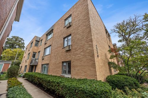 3a-2219 Central St, Evanston, IL, 60201-1468 | Card Image