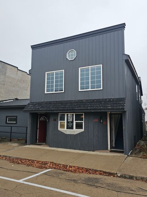 106 S Main St, Tampico, IL, 61283-7804 | Card Image