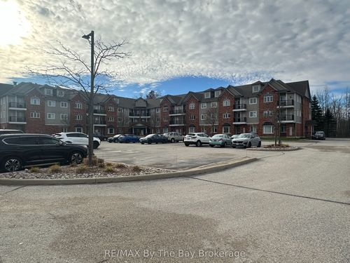 202-16 Westbury Rd, Wasaga Beach, ON, L9Z0B8 | Card Image