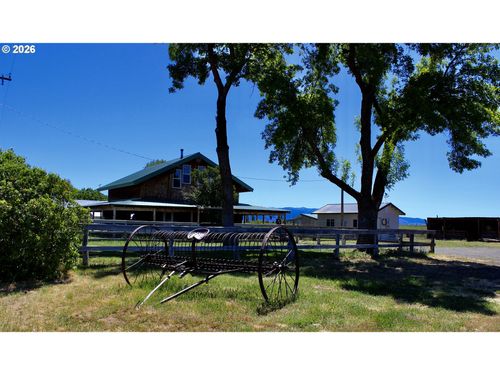92586 Water Users Ln, Lakeview, OR, 97630-8064 | Card Image