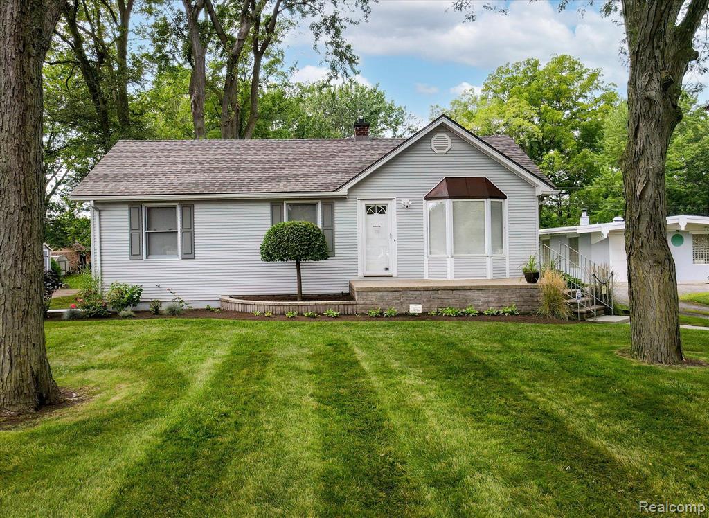 Grove , Fraser, MI 48026