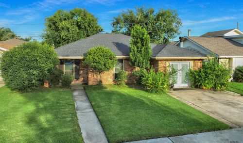 2420 Williamsburg Dr, La Place, LA, 70068-2332 | Card Image