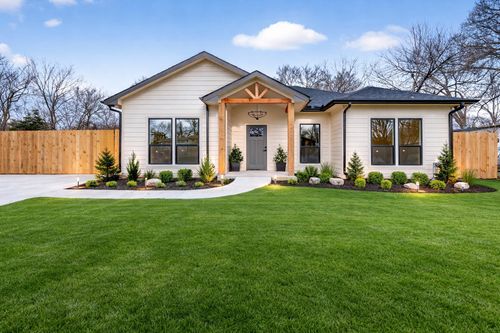 2112 W 13th Ave, Corsicana, TX, 75110-5913 | Card Image