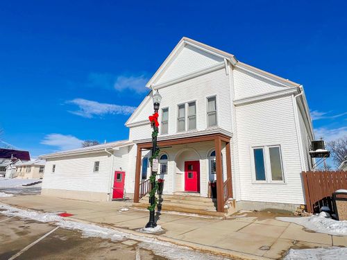 110 W Main St, Ossian, IA, 52161-7703 | Card Image