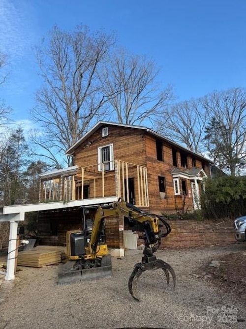 9 Westchester Dr, Asheville, NC, 28803-2252 | Card Image