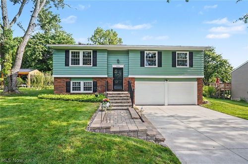 2904 Burr Oak Dr, Akron, OH, 44333-2742 | Card Image