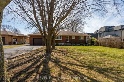 6398 Mountain Rd, Niagara Falls, ON, L2J0B3 | Card Image