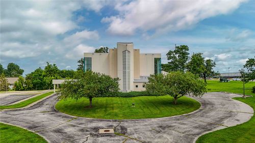 640 Blairs Ferry Rd Ne, Cedar Rapids, IA, 52402-1303 | Card Image