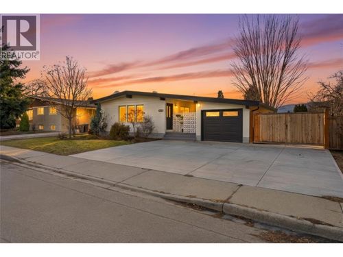 1497 Lombardy Square, Kelowna, BC, V1Y3S6 | Card Image