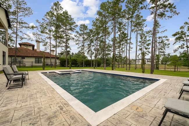 Beat the Texas heat with a refreshing dip in this inviting pool, all while soaking in the stunning scenery. | Image 44