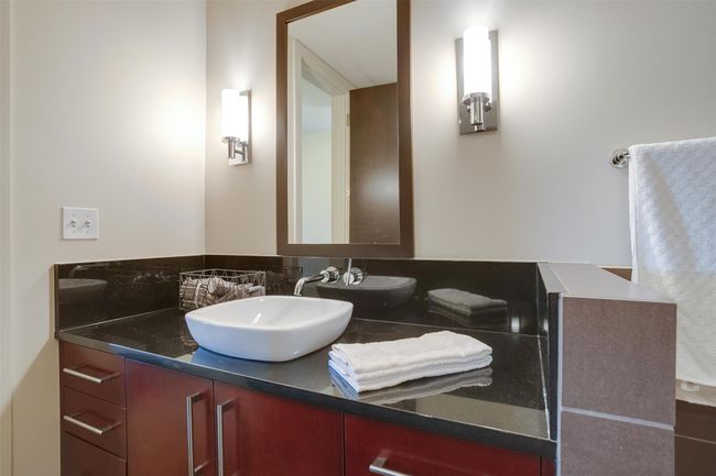 Bathroom with vanity | Image 27