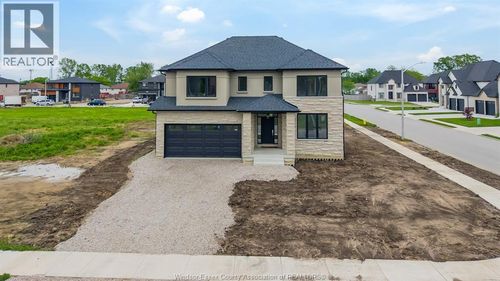 3698 Farrow Ave, Windsor, ON, N9E0B3 | Card Image