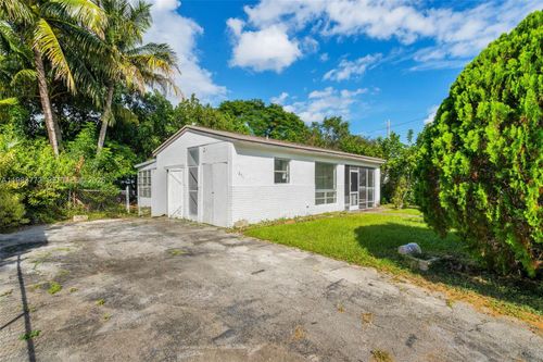 6831 Greene St, Hollywood, FL, 33024-2833 | Card Image