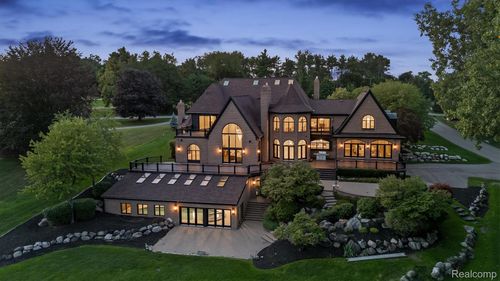 5305 Elmgate Bay Dr, Orchard Lake, MI, 48324-3021 | Card Image