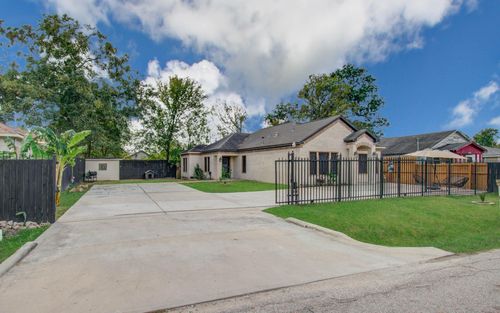 1-2-8040 Howton St, Houston, TX, 77028-4646 | Card Image