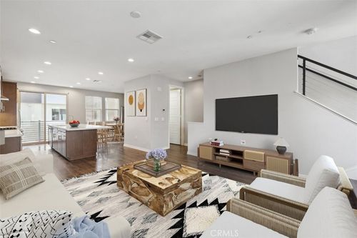 19505 Empire Ln, Northridge, CA, 91324-1679 | Card Image