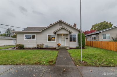 300 S 15th Street, House other with 3 bedrooms, 2 bathrooms and 3 parking in Lynden WA | Image 2