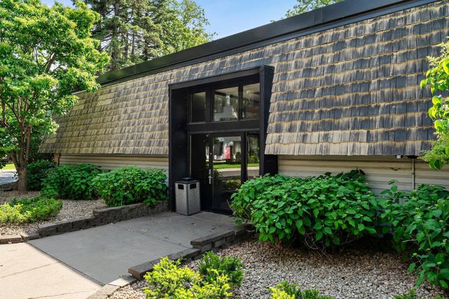 Pool house w/underground tunnel from bldg | Image 22