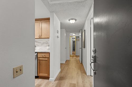 259-2402 Larkspur Ln, Sacramento, CA, 95825-4127 | Card Image