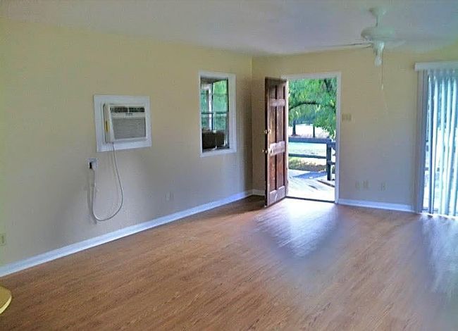 Living area. | Image 6