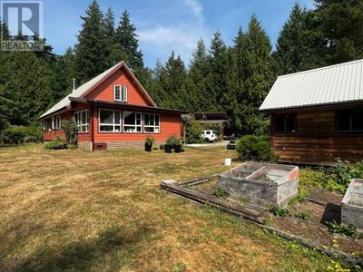 2243 Roberts Rd, House other with 3 bedrooms, 2 bathrooms and 3 parking in Powell River BC | Image 1